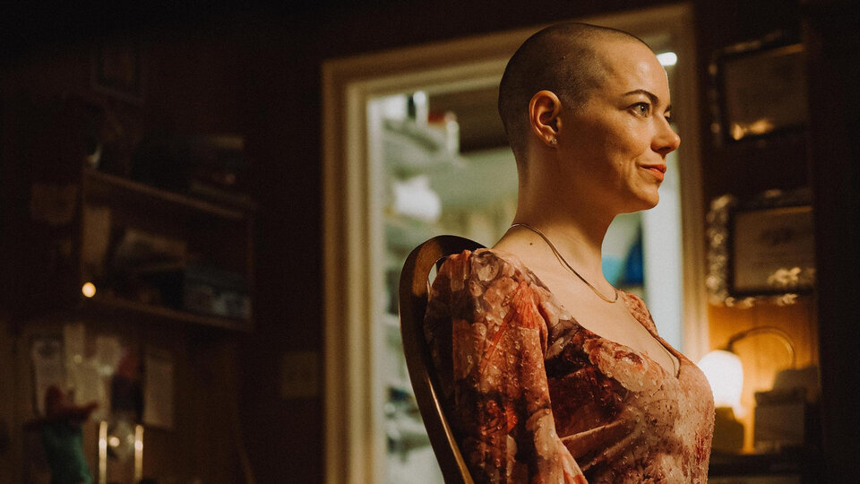 Джесси Племонс в роли Тедди на кадре из фильма «Бугония»