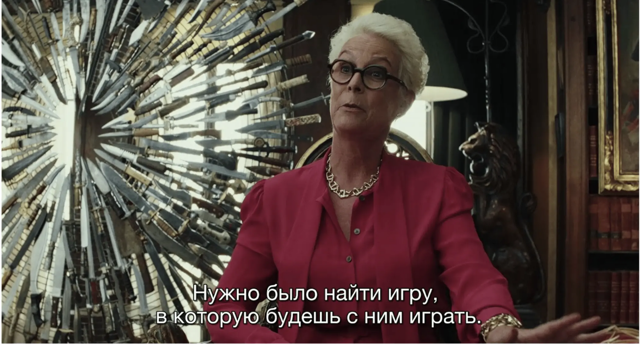 Линда показывает обожженные письма