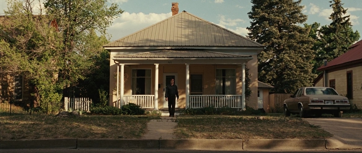 Убийца покидает дом