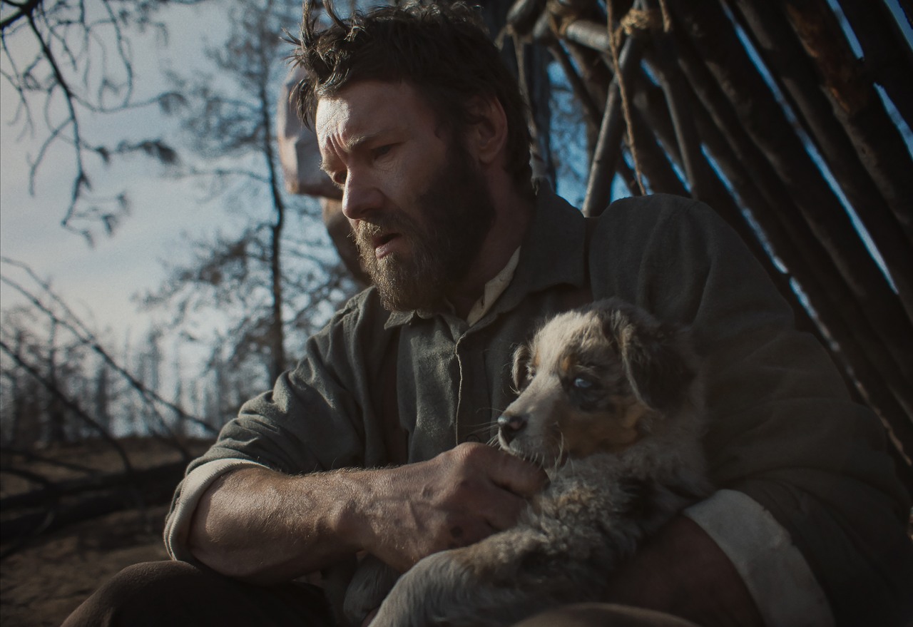 Фелисити Джонс в роли Глэдис на кадре из фильма «Сны поездов»